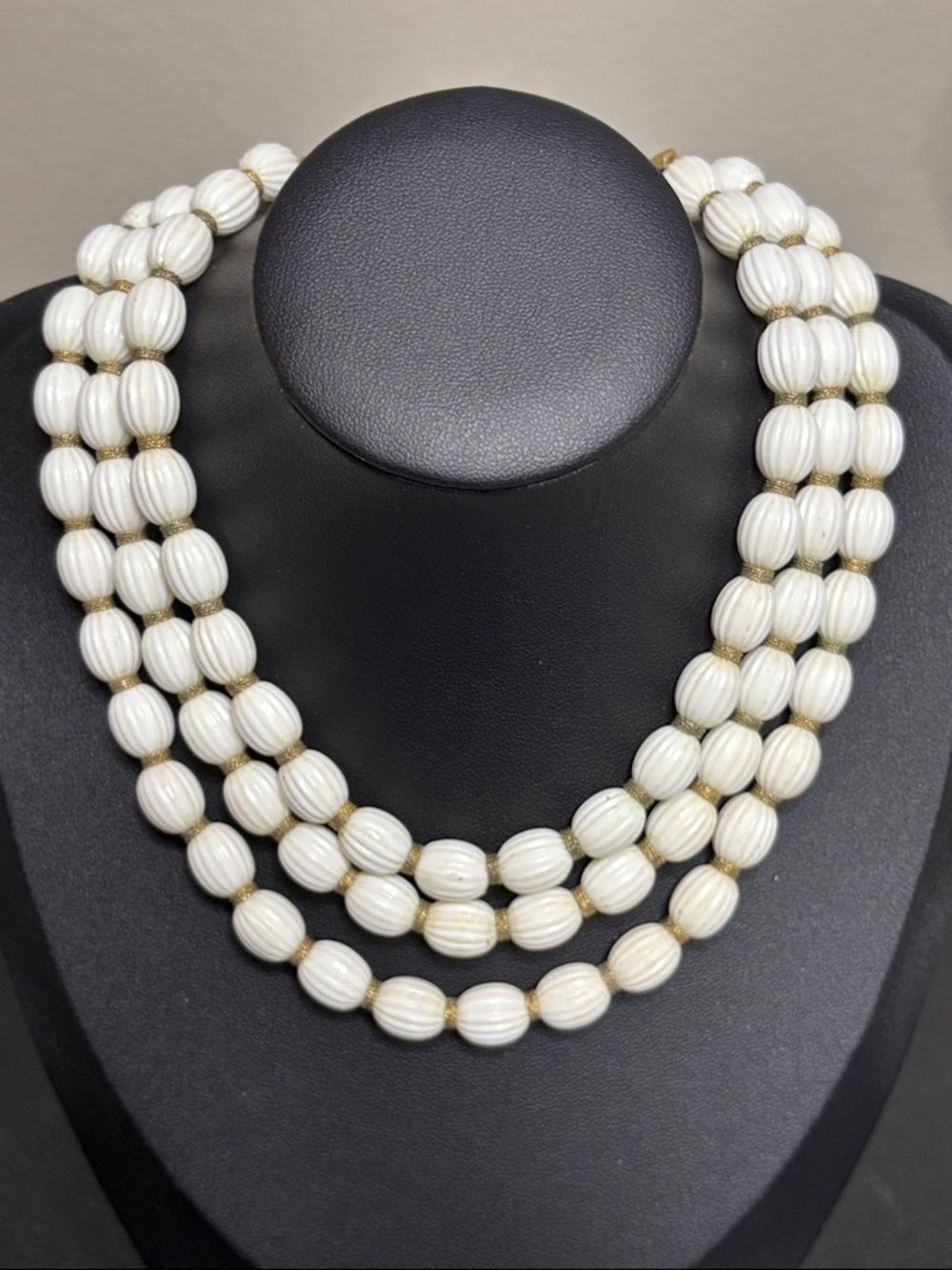 Vintage Crown Trifari White Grooved Gold Tone Layered Choker Acrylic Necklace